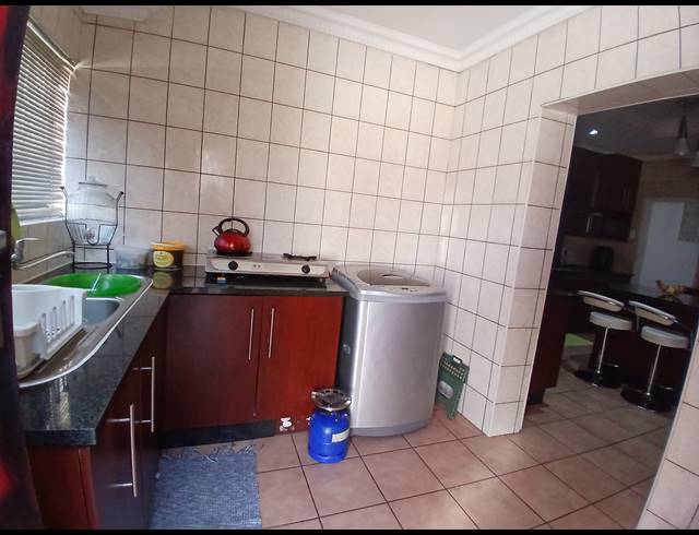 3 BEDROOM HOUSE FOR SALE IN LEONDALE